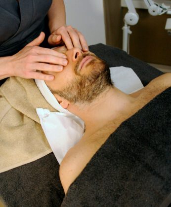 Face massage treatment